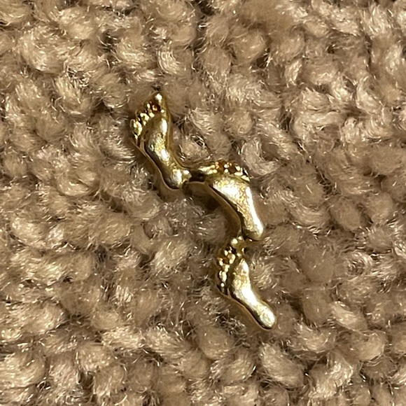 Footprints pin - Picture 5 of 6